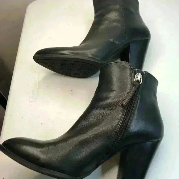 Adrienne Vittadini AV-Beach Womens Size 9 Black Leather Ankle Bootie Zip Sides - Picture 2 of 10